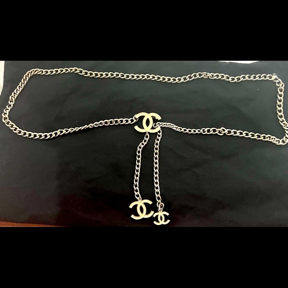 CHANEL- Authentic- CC chain link belt- SILVER